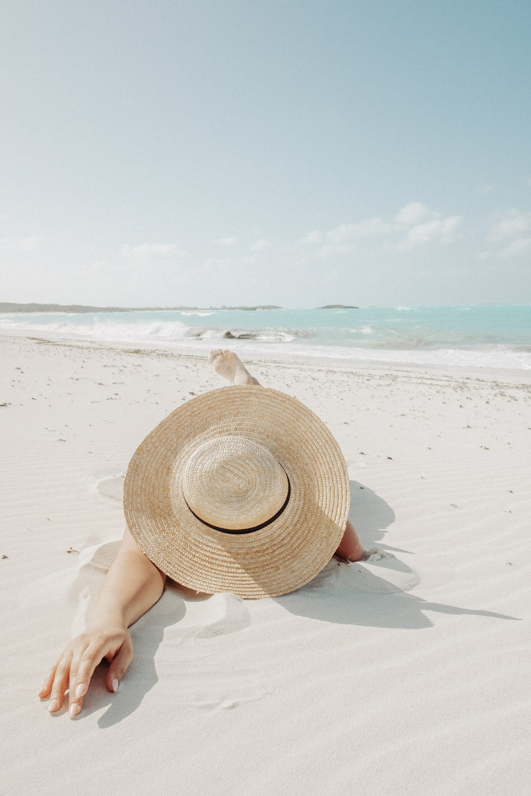 plage vacances soleil chapeau